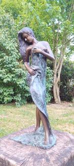 Sculpture, vrouwelijk beeld staande dame - 52 cm - Bronze