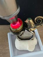 Robijn Magnifieke natuurlijke robijn en smaragd vogelring.