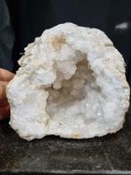 Kwarts HQ Grote bergkristal Geode - Hoogte: 140 mm -, Verzamelen, Mineralen en Fossielen