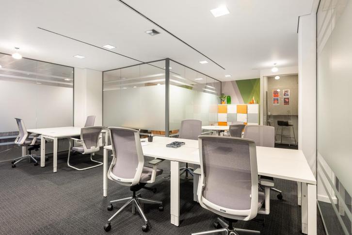 Coworkingruimte in IT Tower, Articles professionnels, Immobilier d'entreprise