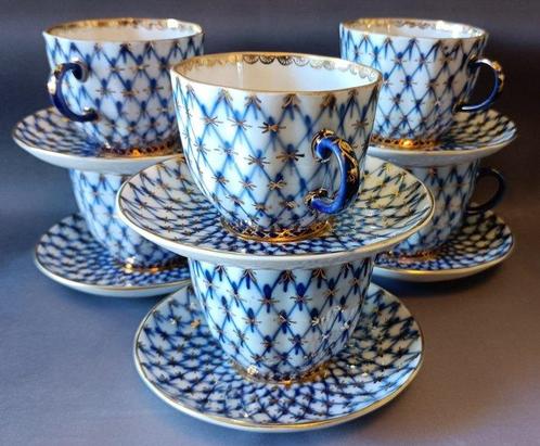 Lomonosov Imperial Porcelain Factory - A.Yatskevich. Tulip, Antiek en Kunst, Antiek | Meubels | Tafels