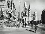 Robert Capa (1913–1954) - Berin Kurfürstendamm, 1945, Antiquités & Art