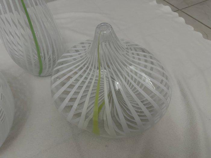 When Objects Work - Kate Hume - Vaas (3) - Glas - Set van, Antiek en Kunst, Antiek | Glaswerk en Kristal