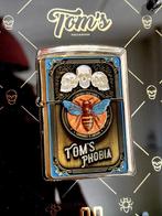 Zippo - Toms Phobia vol. 1 original Zippo solid brass, Verzamelen, Rookartikelen, Aanstekers en Luciferdoosjes, Nieuw