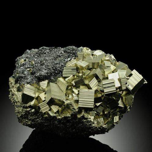 Pyrite XXL Golden Splendor avec sphalérite Groupe de cristal, Verzamelen, Mineralen en Fossielen