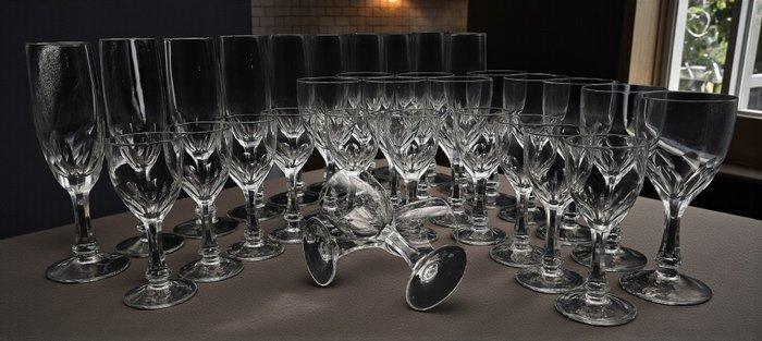 Sconosciuto - Drinkset (32) - Kristal, Antiquités & Art, Antiquités | Meubles | Tables