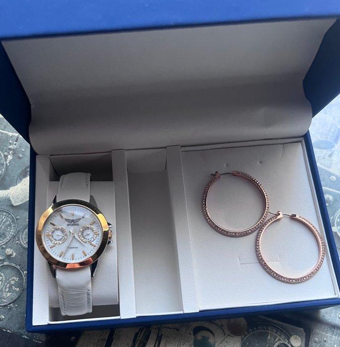Set of Swarovski earrings + Lady watch - Dames - 2010-2020, Antiek en Kunst, Curiosa en Brocante