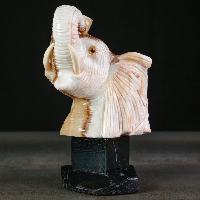 Met de hand gesneden olifantenhoofd van onyx op een zwarte, Antiquités & Art, Curiosités & Brocante