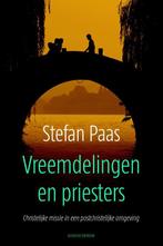 Vreemdelingen en priesters 9789023970446 Stefan Paas, Boeken, Godsdienst en Theologie, Verzenden, Zo goed als nieuw, Stefan Paas