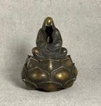 Prachtige Chinese bronzen wierookbrander met een mediterende, Antiek en Kunst