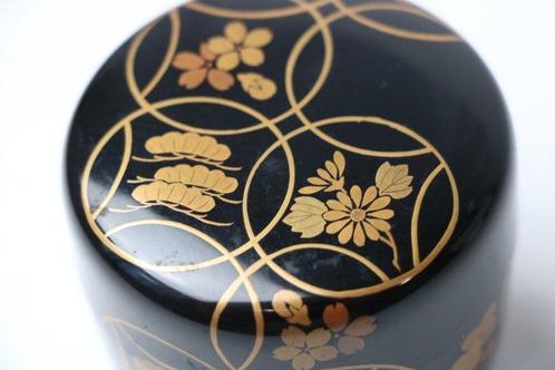 Thee Caddy (Natsume) – Mooie bloemen voor elk seizoen - Hout, Antiek en Kunst, Antiek | Overige Antiek