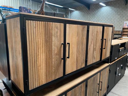 Nikki dressoir, mangohout (nieuw, outlet), Huis en Inrichting, Kasten | Dressoirs, Nieuw, Overige houtsoorten, Metaal