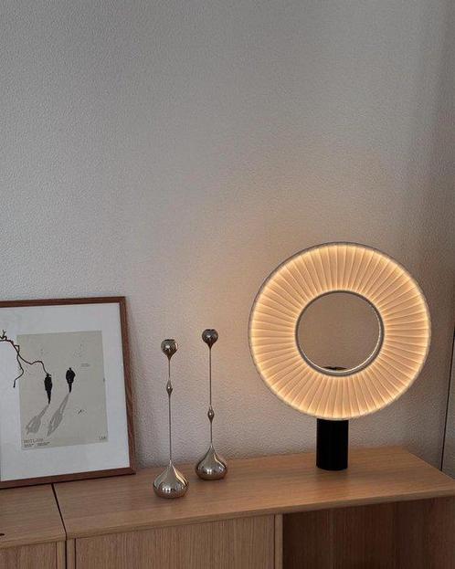DCW éditions Paris - Fabrice Berrux - Tafellamp - Iris Tafel, Antiek en Kunst, Antiek | Verlichting