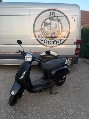 Scooter B-Klasse (Rijbewijs Nodig!) beschikbaar voor biedingen