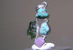 Peridot Hanger - Hoogte: 43 mm - Breedte: 21 mm- 6.03 g -, Verzamelen, Mineralen en Fossielen