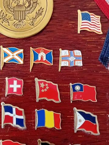 Objets maritimes - bois laiton émail tissu- Décoration