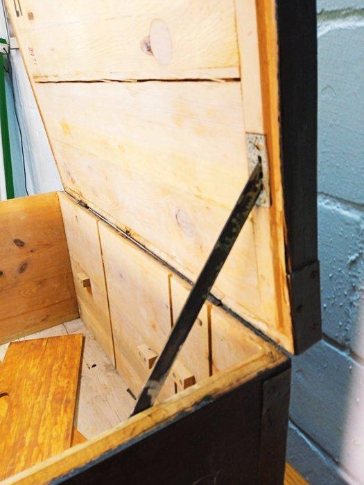Poitrine - Grand étui militaire - Bois de pin, Antiek en Kunst, Antiek | Wandborden en Tegels