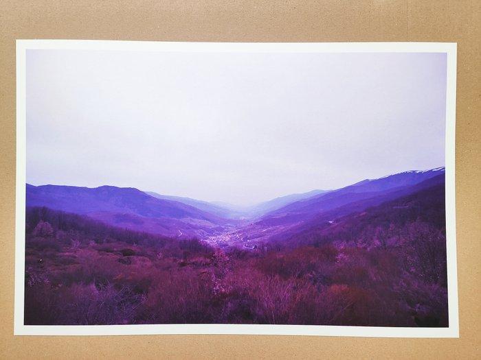 Viet Ha Tran - A cold morning, Antiquités & Art, Art | Objets design