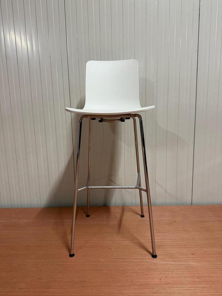VitraHal Stool Barkruk Wit, Verkerend In Uitstekende Staat, Huis en Inrichting, Barkrukken, Zo goed als nieuw, Kunststof, Metaal