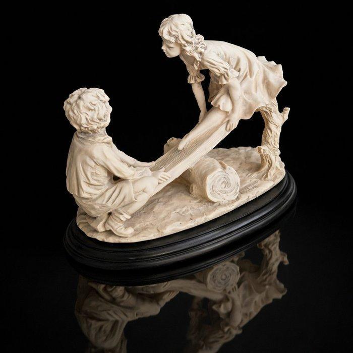 Beeldje - Belle Époque Sculpture – Children Playing on, Antiek en Kunst, Curiosa en Brocante