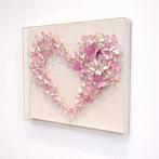 Mike Blackarts - Ethereal Heart of Butterflies in Glass Box, Antiquités & Art