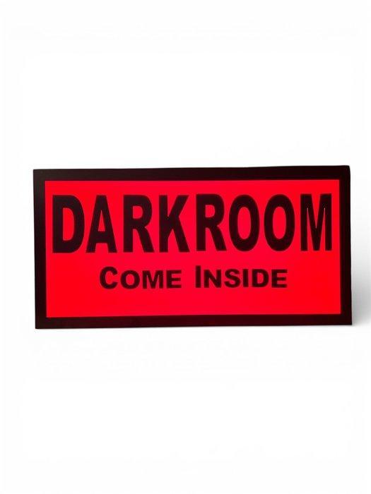 Amsterdam Redlight District “Darkroom Come Iniside“, Antiek en Kunst, Antiek | Wandborden en Tegels