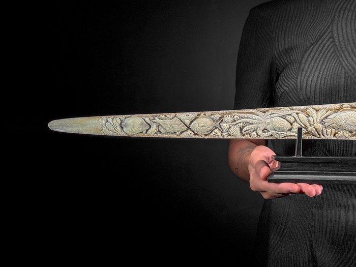 Geen minimumprijs - Een groot met de hand uitgehakt, Antiek en Kunst, Kunst | Designobjecten