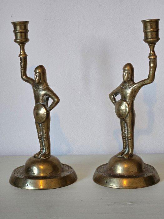 Kaarsenhouder (2) - Messing - Paar Landsknechten, Antiek en Kunst, Curiosa en Brocante