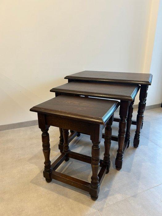 Set bijzettafels (3) - hard hout - Bijzettafels Tudor, Antiek en Kunst, Curiosa en Brocante