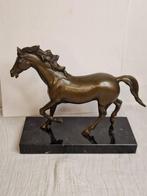 Beeld, Bronzen paard op marmeren voet - 19 cm - Brons,, Antiek en Kunst