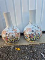 Paren Chinese vazen in polychroom geëmailleerd porselein,, Antiek en Kunst