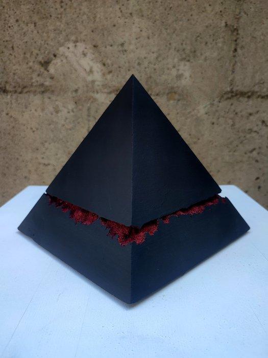 Lorenzo Favaron - SERIE LIMITATA, Ascent Pyramid (Red Cut, Antiek en Kunst, Kunst | Designobjecten