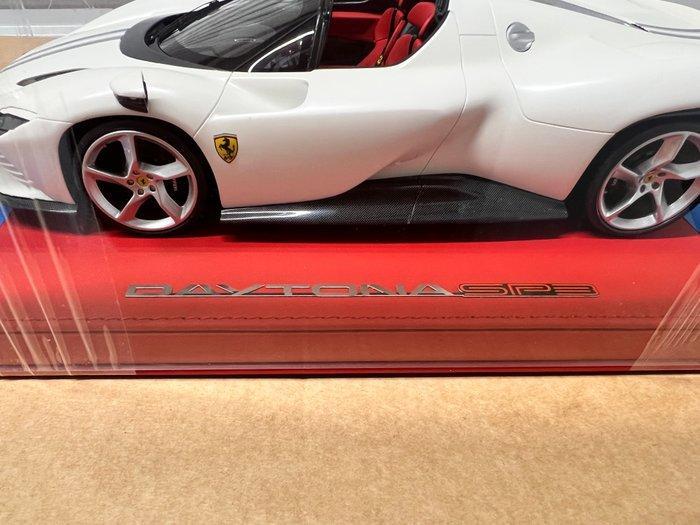 BBR 1:18 - Modelauto - Ferrari SP3 Daytona, Hobby en Vrije tijd, Modelauto's | 1:5 tot 1:12
