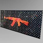 AmsterdamArts - 3D Louis Vuitton neon AK47 color pop wall, Antiek en Kunst