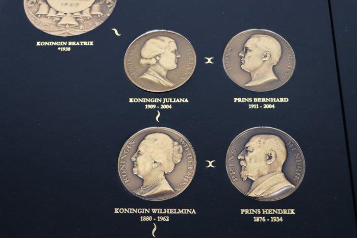 Nederland. Penningen Beatrix Collectie in album (Wienecke), Postzegels en Munten, Munten | Europa | Niet-Euromunten