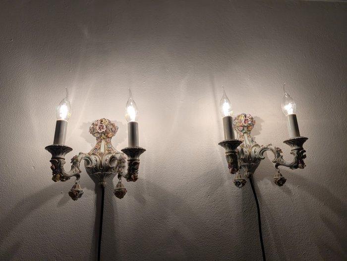 Wandkandelaar - Keramiek - Capodimonte, Antiek en Kunst, Curiosa en Brocante