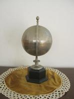 Globe - Wereldbol in alpaca - 1940-1950, Nieuw