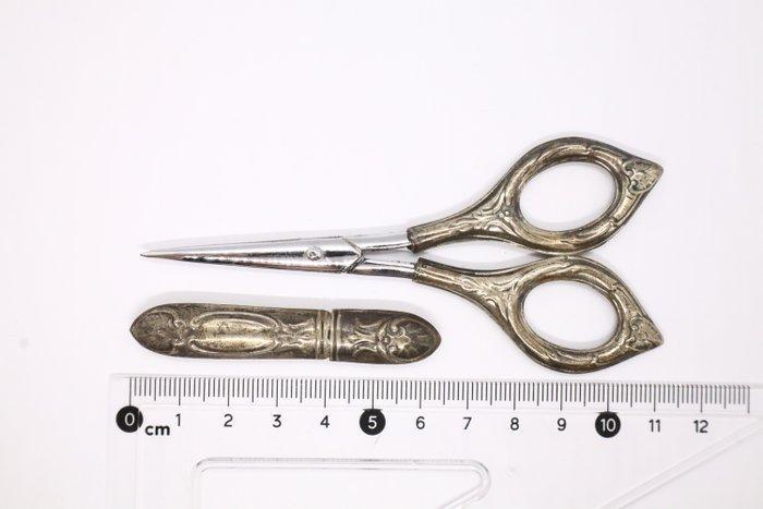Figuur - Thimble, Scissors, and Needle Case - .835 zilver, Antiek en Kunst, Antiek | Zilver en Goud
