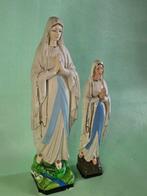 Beeld, Stunning Pair signed Madonna - 40 cm - Gips, Antiek en Kunst