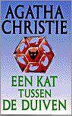 Een kat tussen de duiven / Agatha Christie / 7 9789024519583, Boeken, Verzenden, Gelezen, Agatha Christie