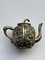 Theepot (2) - .900 zilver - met draken, prunus en bamboe,