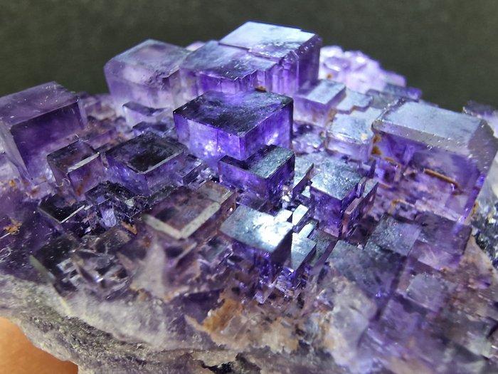 Fluoriet Topkleur - Hoogte: 67 mm - Breedte: 60 mm- 200 g -, Collections, Minéraux & Fossiles