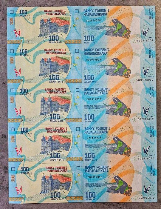 Jinks Kunst - Tribute to Banksy on 10 Madagascar banknotes, Antiek en Kunst, Kunst | Designobjecten