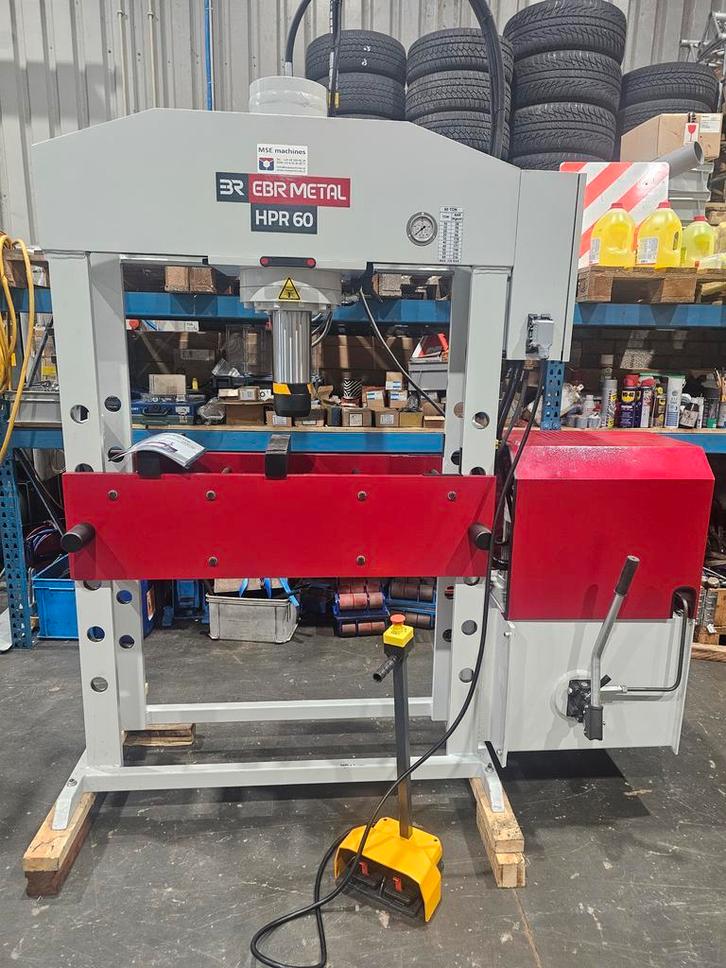 EBR METAL HYDRAULISCHE WERKPLAATS-PERS HPR 60, Zakelijke goederen, Machines en Bouw | Metaalbewerking