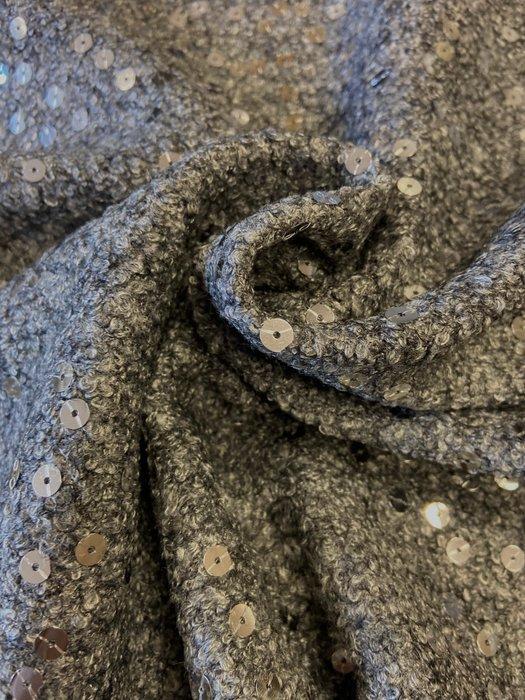 Zacht gebreid wollen stof in grijze kledingstijl met, Antiek en Kunst, Antiek | Tapijten, Tafelkleden en Textiel