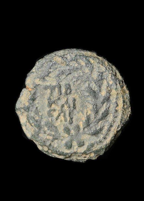 Oud-Romeins Brons Prutah geslagen door procurator Valerius, Antiek en Kunst, Antiek | Overige Antiek