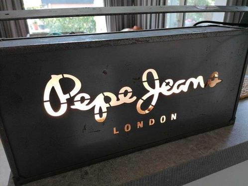 Pepe Jeans - Lichtbord - Staal, Antiek en Kunst, Antiek | Wandborden en Tegels
