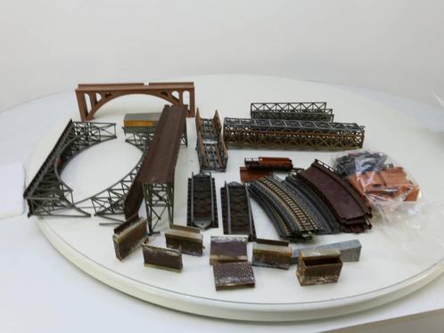 Schaal H0 Assortiment bruggen met accessoires #2783, Hobby en Vrije tijd, Modeltreinen | H0, Brug, Tunnel of Gebouw, Gebruikt