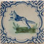 Zeldzame antieke Delfts blauwe Wanli tegel met daarop een
