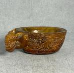 Prachtige Chinese libation cup (offerkom) met een, Antiek en Kunst